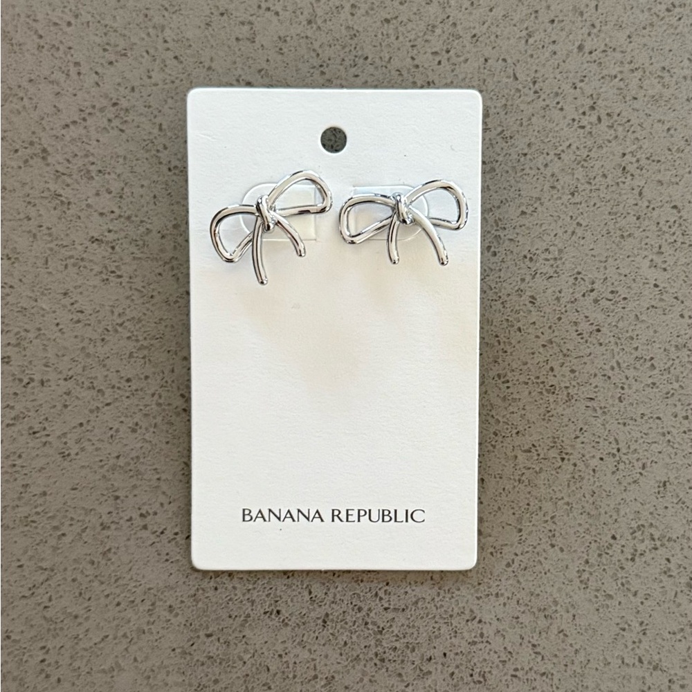 Banana Republic Silver Bow Earrings • NWT